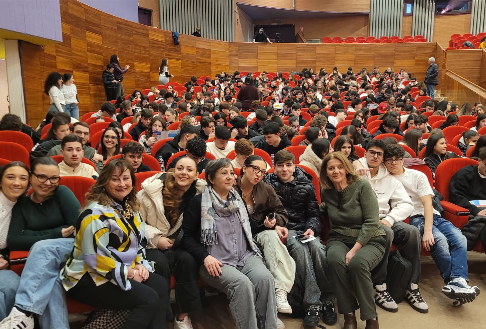 Foto di gruppo degli studenti all'UniStem Day 2026